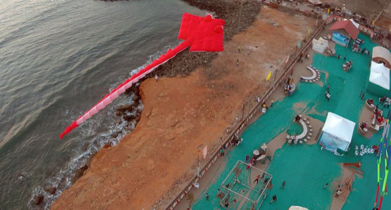 Kite Flying view - Beach Kite Festival at Dwarka 2017 - Fly360