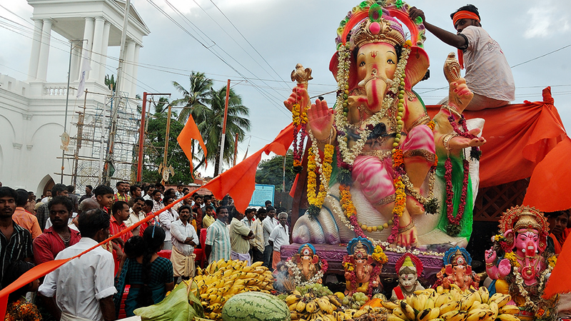 Ganesh Chaturthi kite festival India — kite flying tradition Hindu festival celebration