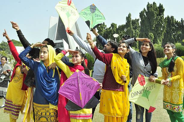Vasant-Panchami-kite-flying-festival-punjabi-girls-flying-kites-Chandigarh-fly360